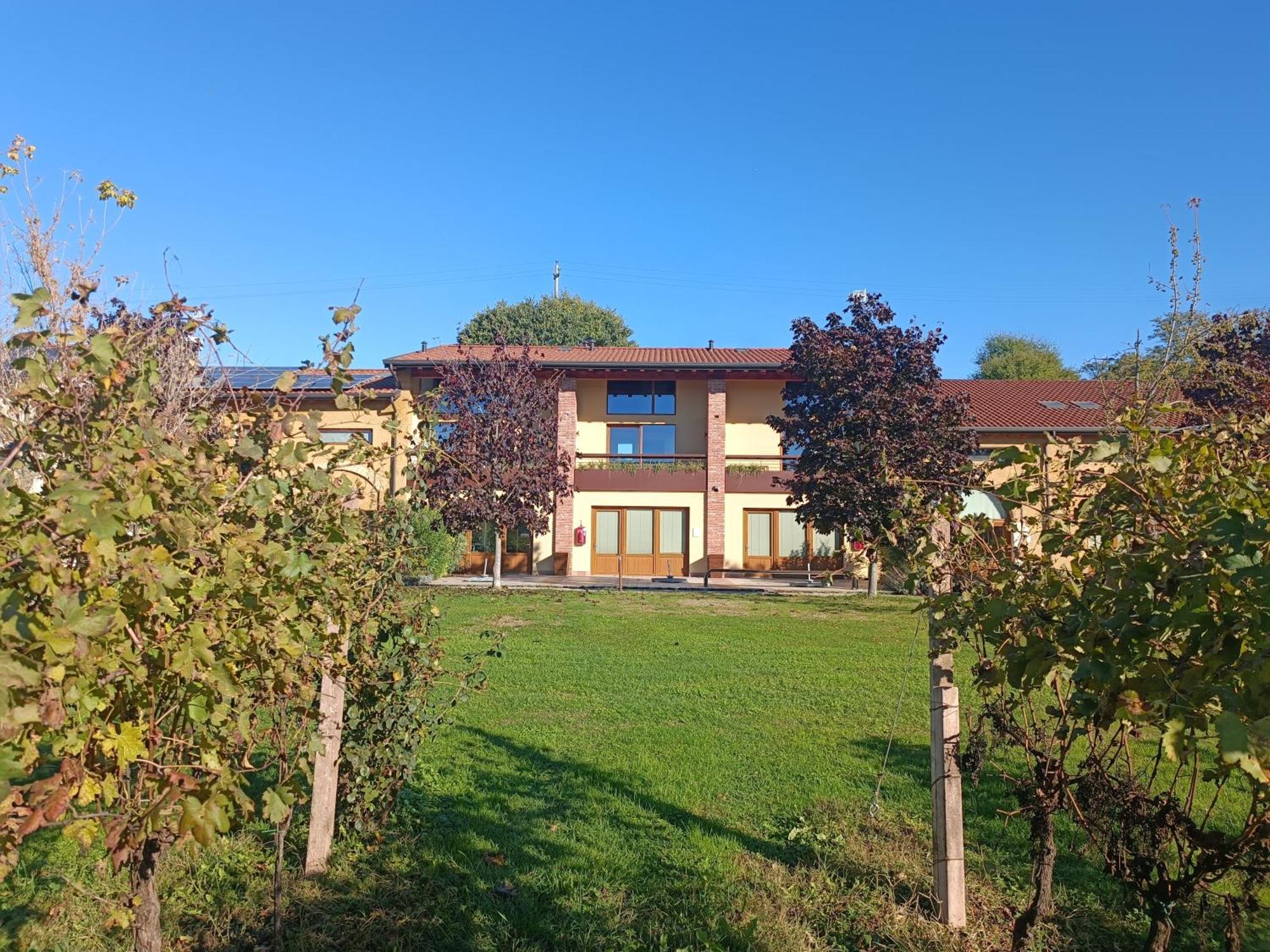 Agriturismo Corte Patrizia คาปริโน เวโรเนเซ ภายนอก รูปภาพ